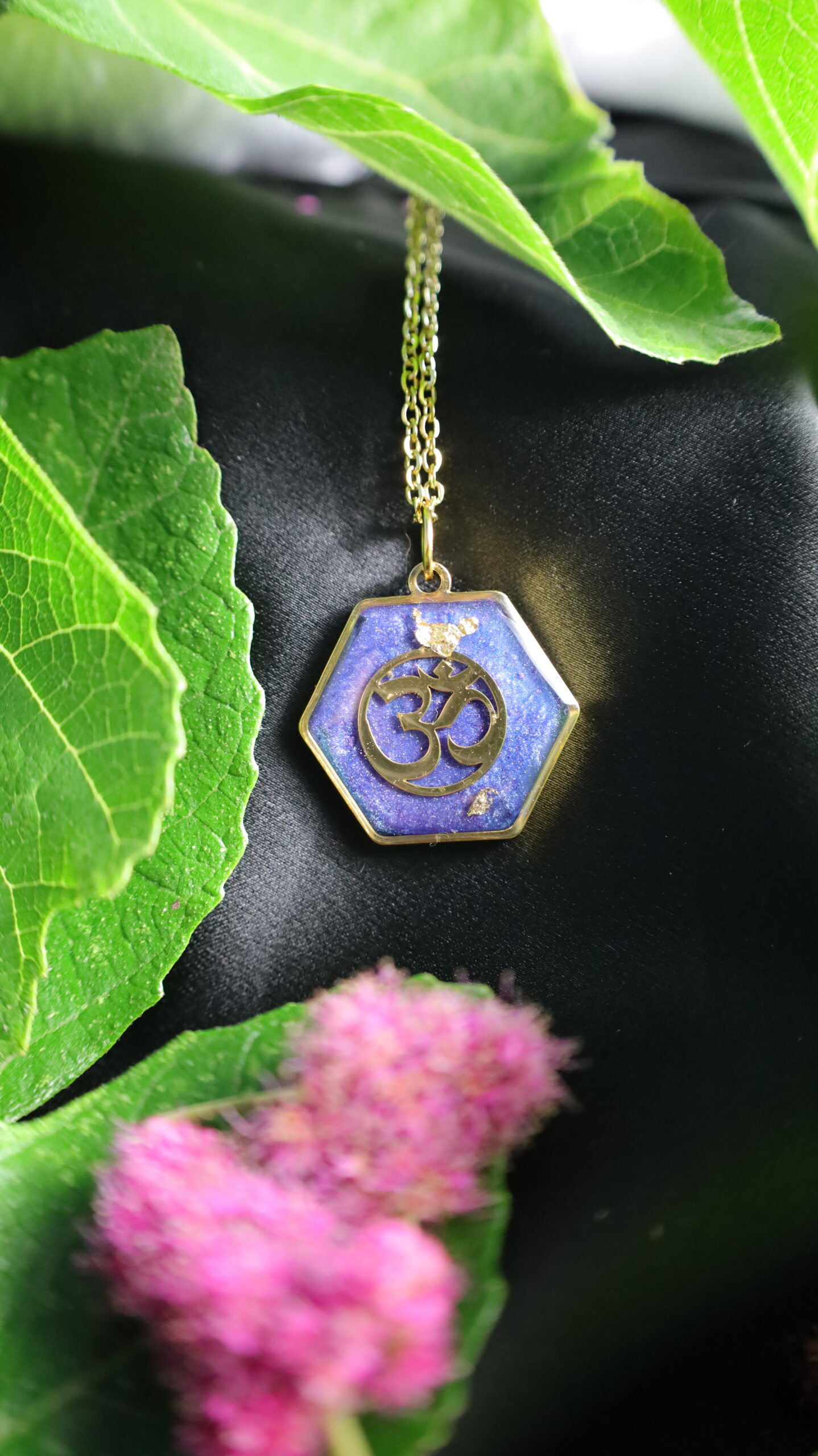 collier om collier om