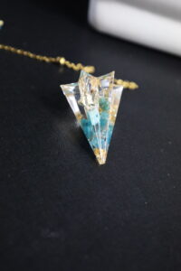 pendule en apatite bleu étoilé