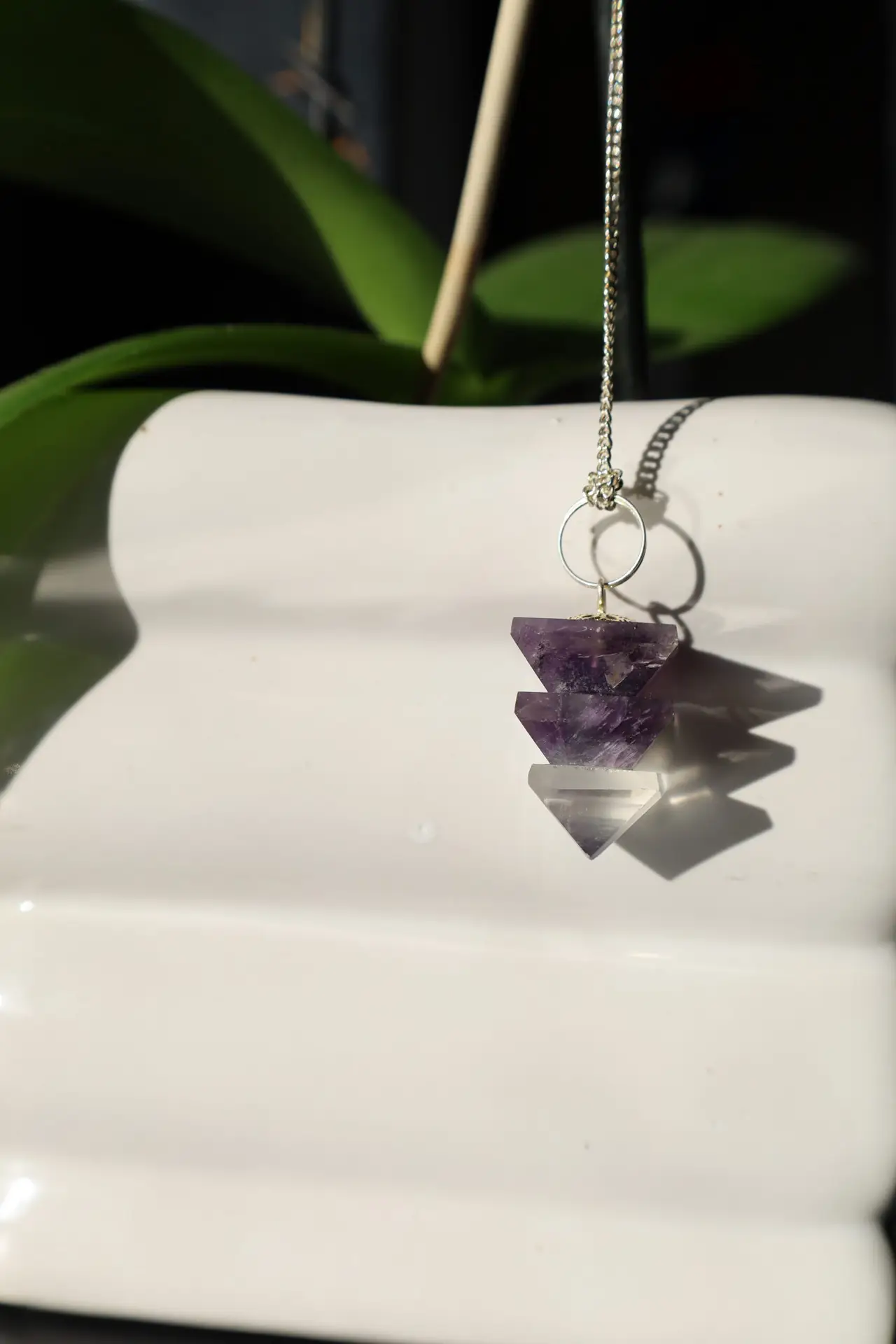 pendule en améthyste et quartz blanc pendule en améthyste et quartz blanc