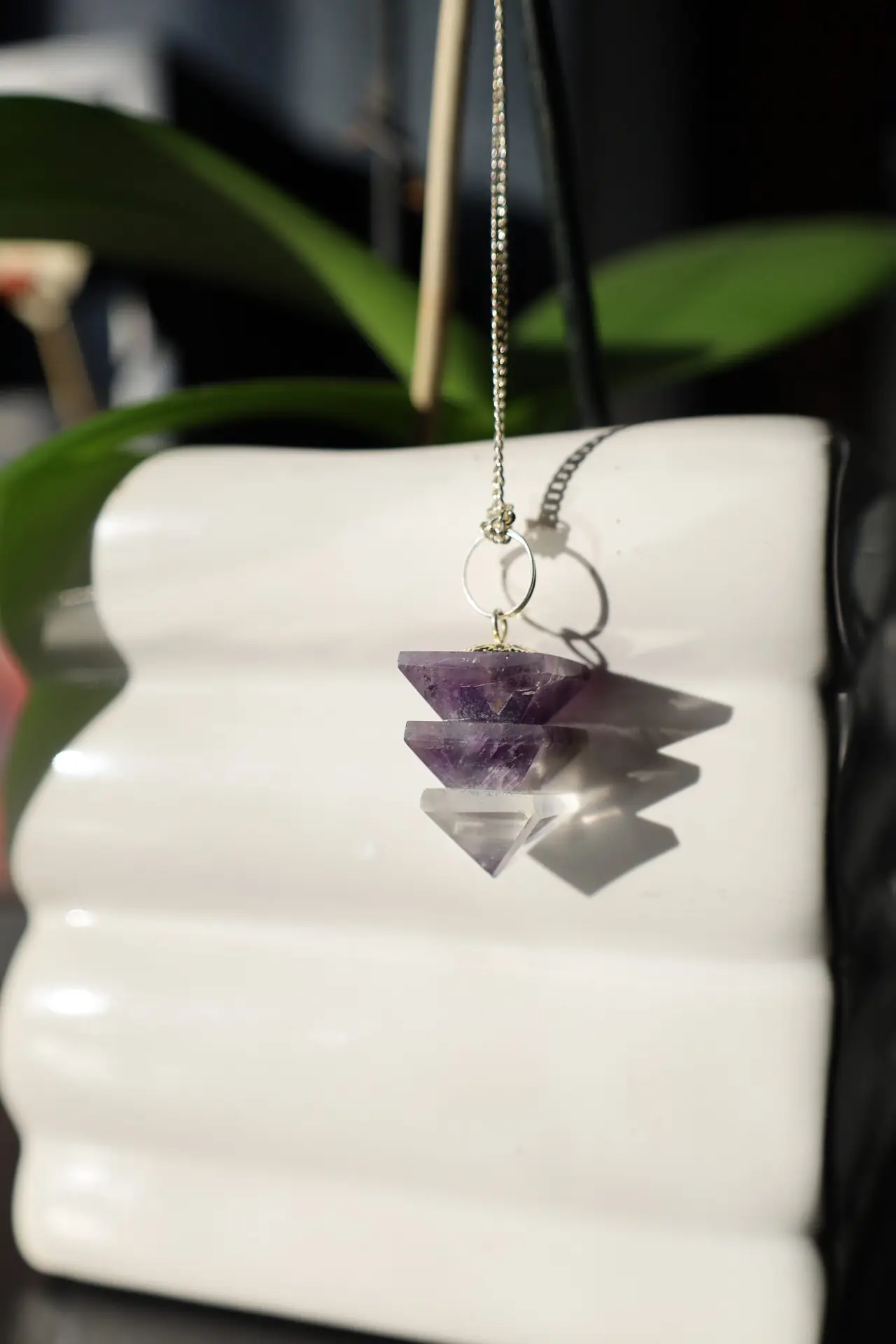 pendule en améthyste et quartz blanc pendule en améthyste et quartz blanc