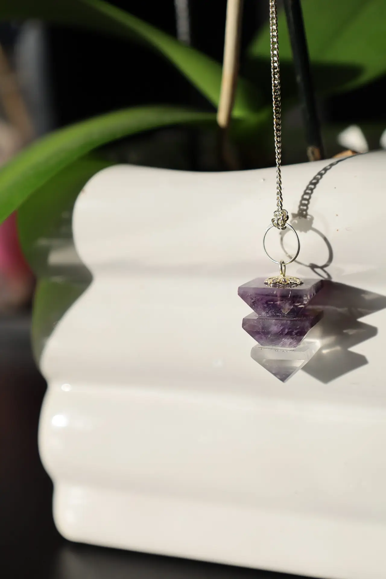 pendule en améthyste et quartz blanc pendule en améthyste et quartz blanc