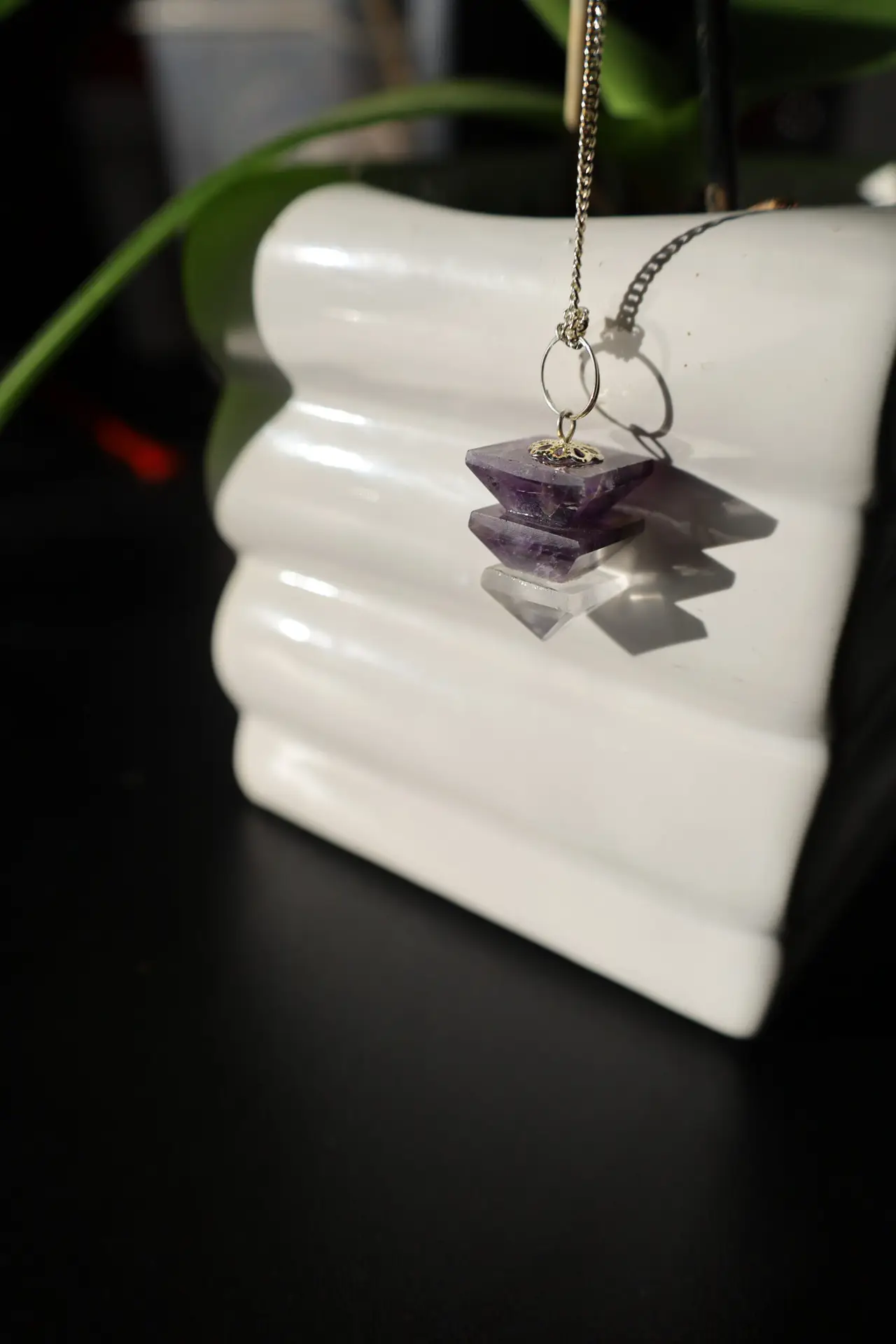 pendule en améthyste et quartz blanc pendule en améthyste et quartz blanc