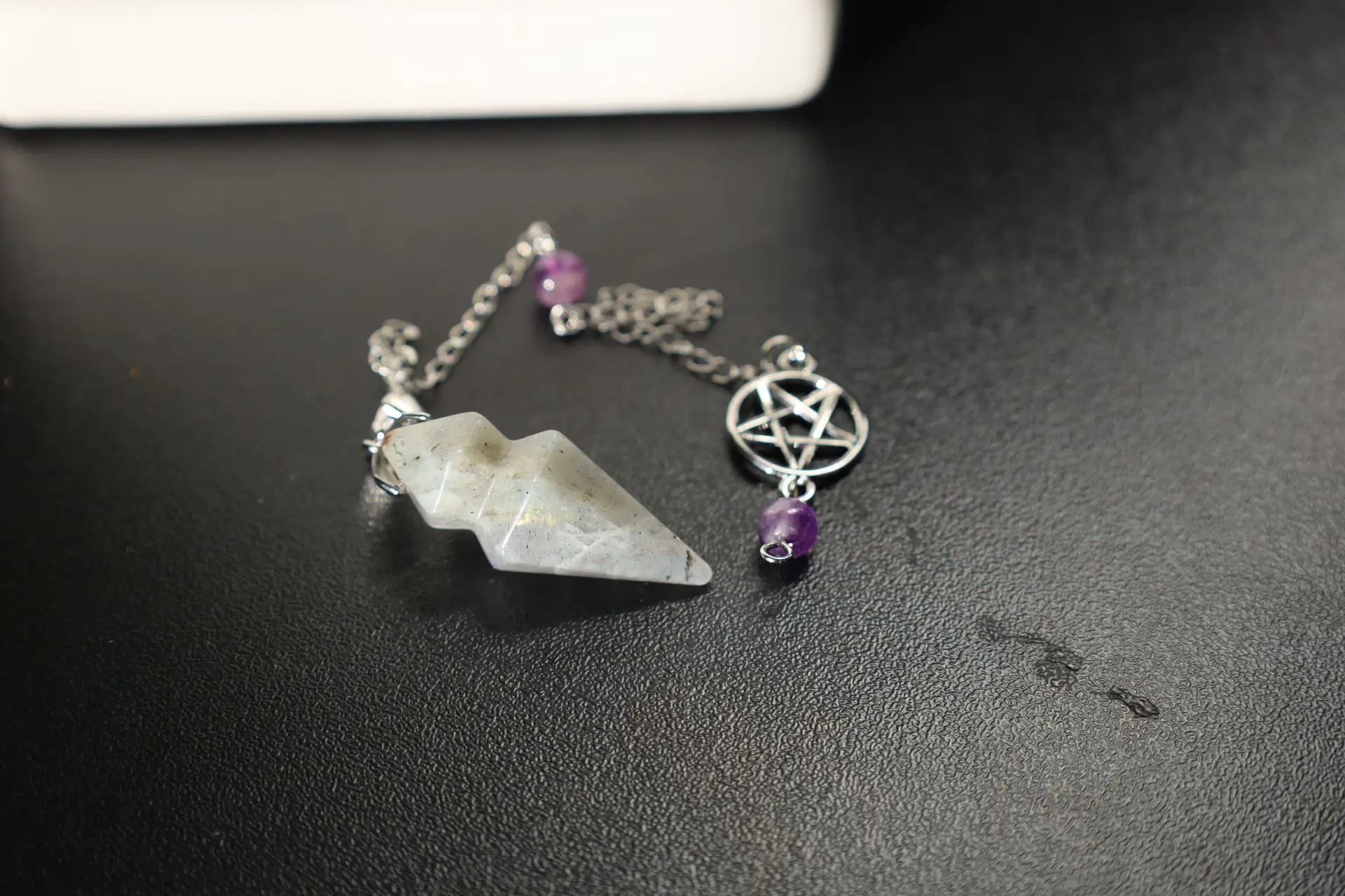 pendule en labradorite et pentacle pendule en labradorite et pentacle