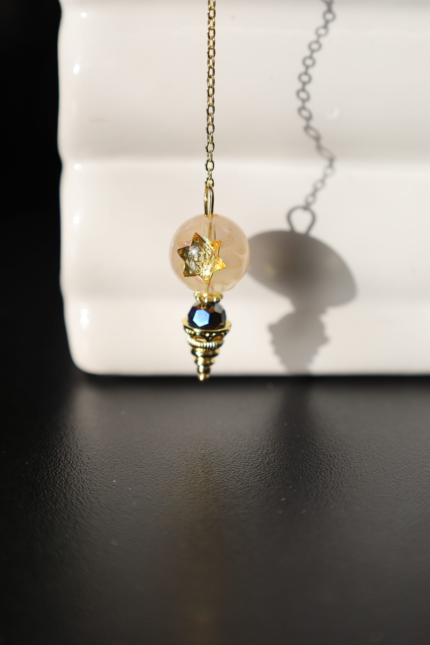 Pendule rond en quartz rose – Image 2