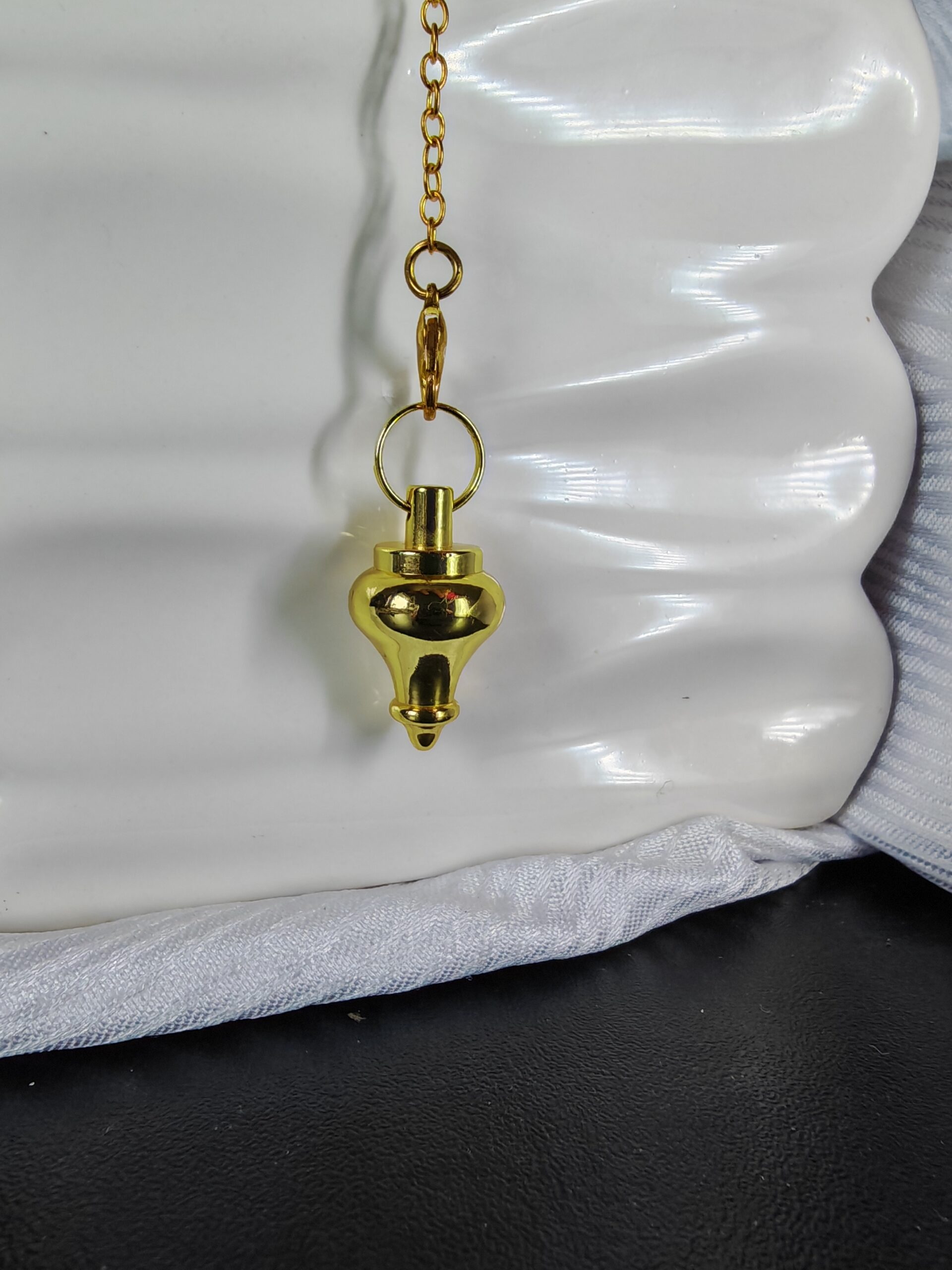 auto draft pendule métallisé doré