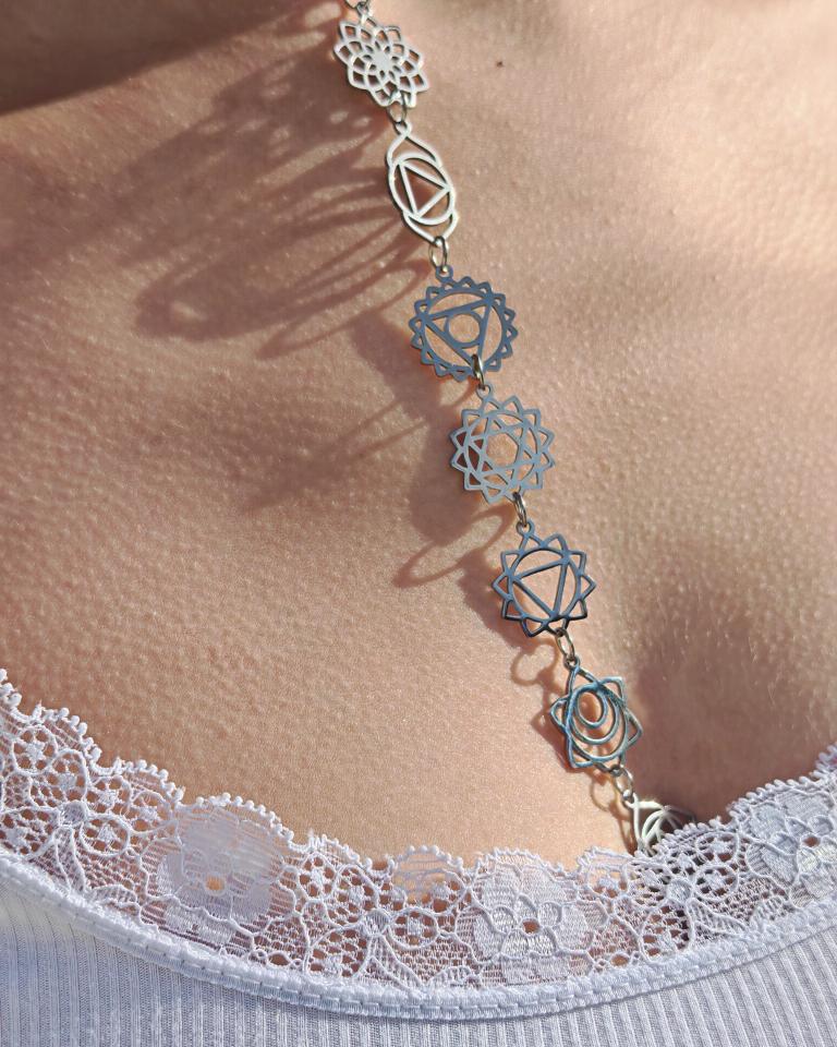 637681515 1847170150019159 4237186320827325388 n collier chakras argent4237186320827325388 n